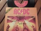 ac/dc 45t vinyle TOUCH TOO MUCH autogramm ANGUS signed live concert PARIS 2009