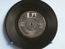 DR. FEELGOOD – SHE DOES IT RIGHT - 2 TRACK 1975 VINYL 7” SINGLE