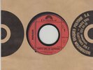 RENAUD rare 45 PROMO  ECOUTEZ MOI LES GAVROCHES SOCIETE TU M'AURAS PAS Mint