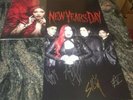 AUTOGRAPED NEW YEARS DAY UNBREAKABLE (150G / BLACK & RED VINYL) (LP) Signed