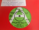 FOUR TOPS -I'M IN A DIFFERENT WORLD ,TAMLA MOTOWN TMG 675 GREEN DEMO   EX+