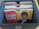 ELVIS PRESLEY   RECORD BOX CONTAINING 31 UK/USA 45'S