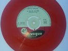 JUKEBOX  rouge JOHNNY HALLYDAY -  Souvenirs, souvenirs/je cherche une fille