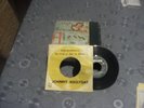 SP JUKE BOX POCHETTE CIBLE JOHNNY HALLYDAY /LA FILLE A QUI JE PENSE+1