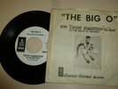 SOUL 45 RPM RECORD WITH PICTURE SLEEVE AND INSERT - OSCAR ROBERTSON & RIM SHOTS
