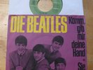 The Beatles KOMM, GIB MIR DEINE HAND / SIE LIEBT DICH mit Cover Odeon 22671