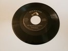 ELVIS PRESLEY ARE YOU LONESOME TONIGHT / I GOTTA KNOW 7