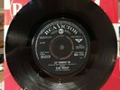 Elvis Presley Let Yourself Go 1968 UK RCA 1714 Near Mint 45 Beautiful WOW