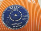 THE ADDICTS---HERE SHE COMES---RARE MERSEYBEAT DEMO  1964---EX