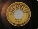 SUN # 209 ELVIS PRESLEY SCOTTY and BILL – THAT’S ALL RIGHT / BLUE MOON OF KENTUC
