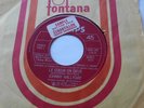 CANADA  Ex JOHNNY HALLYDAY Le Coeur En Deux / Il Neige Sur Nashville 1977 45