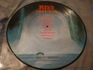  KISS - Vinyl LP Picture Disc+ Poster Insert- Ltd. Edition - Love Gun -excellent