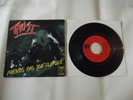 TRUST : Prends pas ton flingue / Paris by night le premier single   1977 AC/DC
