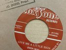 Owen Gray - Give Me A Little Sign / The Raver 7