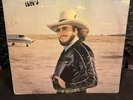 hank williams jr vinyl records lot. Saleing 5 albums in this lot.. see details