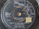 ISLEY BROTHERS : TAKE ME IN YOUR ARMS Vinyl 45