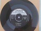 THE SHOWMEN RARE VINYL THE WRONG GIRL HLP9571