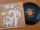 CREEDENCE CLEARWATER REVIVAL / MIDDLE OF THE ROAD  - Rare 7