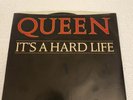 QUEEN - IT'S A HARD LIFE / IS THIS THE WORLD WE CR 45 RPM Vinyl M 7