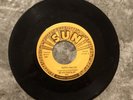 ELVIS PRESLEY - SUN 523 - 45 RPM RECORD - GREAT CONDITION