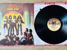 Kiss Love Gun 1977 First Pressing LP Casablanca NBLP 7057 Hard Rock VG++