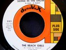 The BEACH GIRLS - Skiing In The Snow Nr MINT northern soul '65 DynoVox promo 45