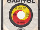 THE GALLANTS - THE BATMAN THEME - ORIGINAL CAPITOL RECORDS 45 - GREAT SHAPE