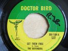 THE DEFENDERS Set Them Free / Don't Blame The Children UK 7