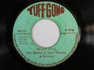 Bob Marley & the I Threes & Wailers 
