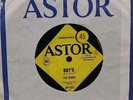 The Kinks She’s Got Everything 7’  Australia Astor pressing B/W Day's apostrophe