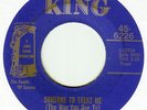 The De Vons - Someone To Treat Me (The Way You Use To) / Never Find A Love Like