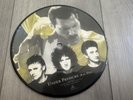 QUEEN & DAVID BOWIE - UNDER PRESSURE 7