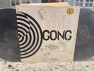 GONG - GONG EST MORT  VG++/NM- LP FRANCE 1977 PRESS TAPIOCA Gatefold Cover)