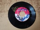 s. stills, neil young, d. crosby, g. nash SIGNED 1972 VG++ LABELS & 45 cant play