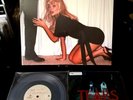 SABRINA CARPENTER Man's Best Friend SIGNED & SEALED Light Blue + 2 Vinyl Singles