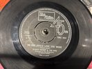 Gladys Knight And The Pips - Take Me In Your Arms And Love Me / No One Could Lov